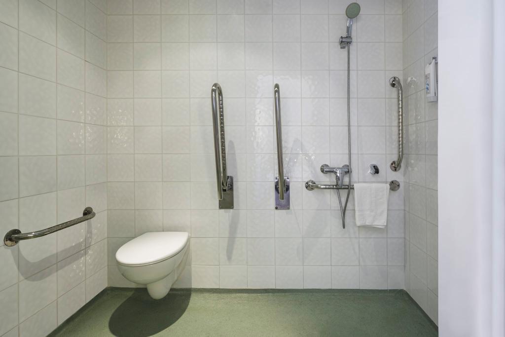 Ibis Budget Málaga Centro Bagian luar foto