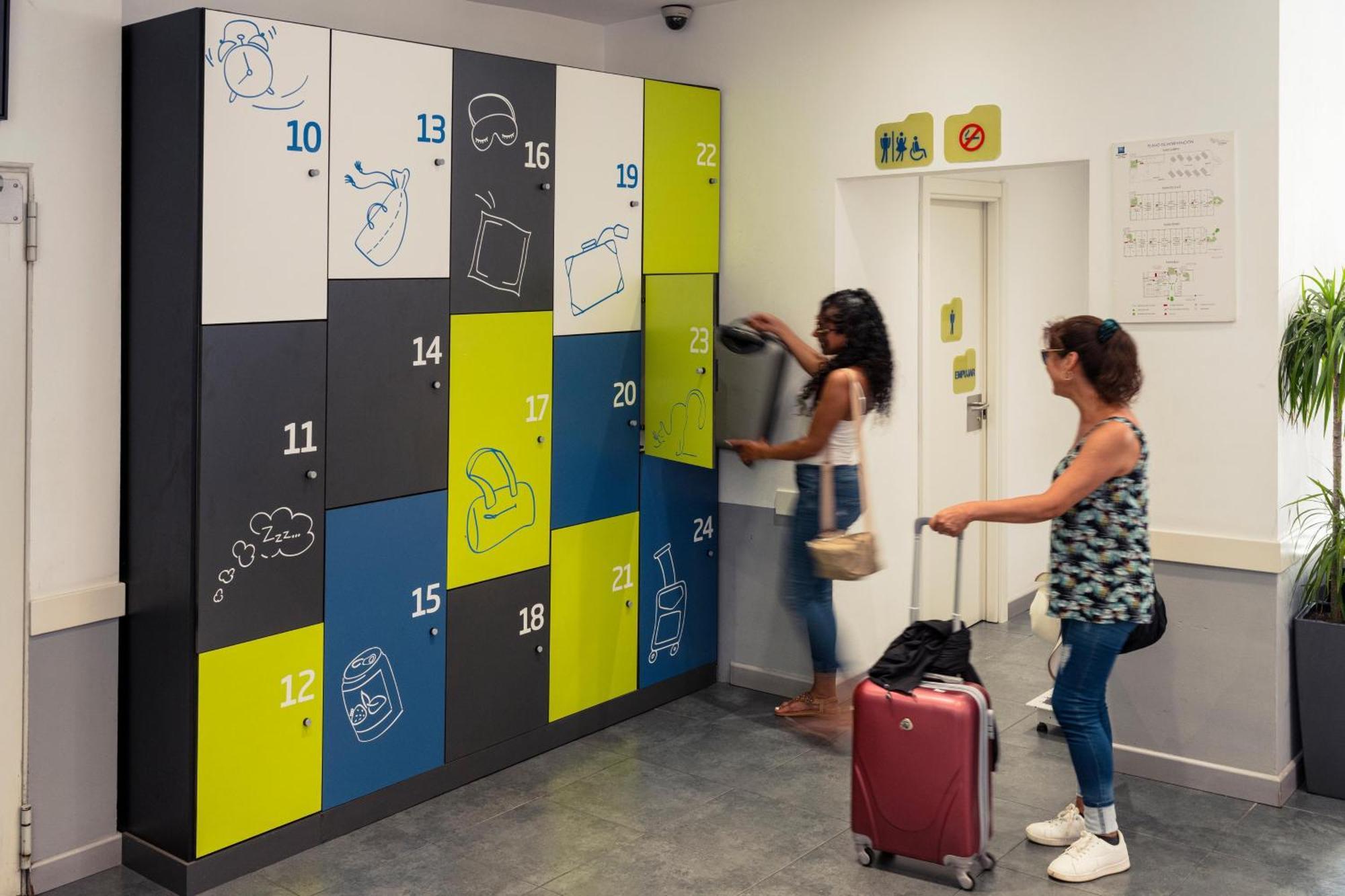 Ibis Budget Málaga Centro Bagian luar foto