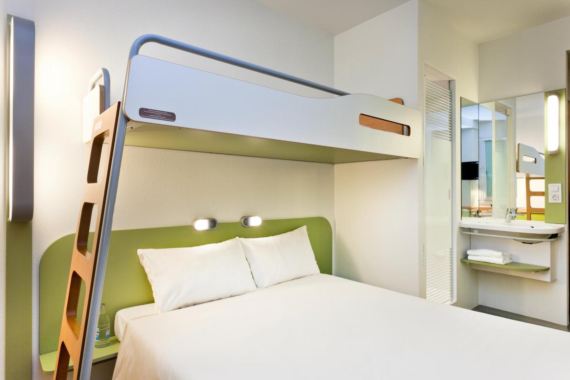 Ibis Budget Málaga Centro Bagian luar foto