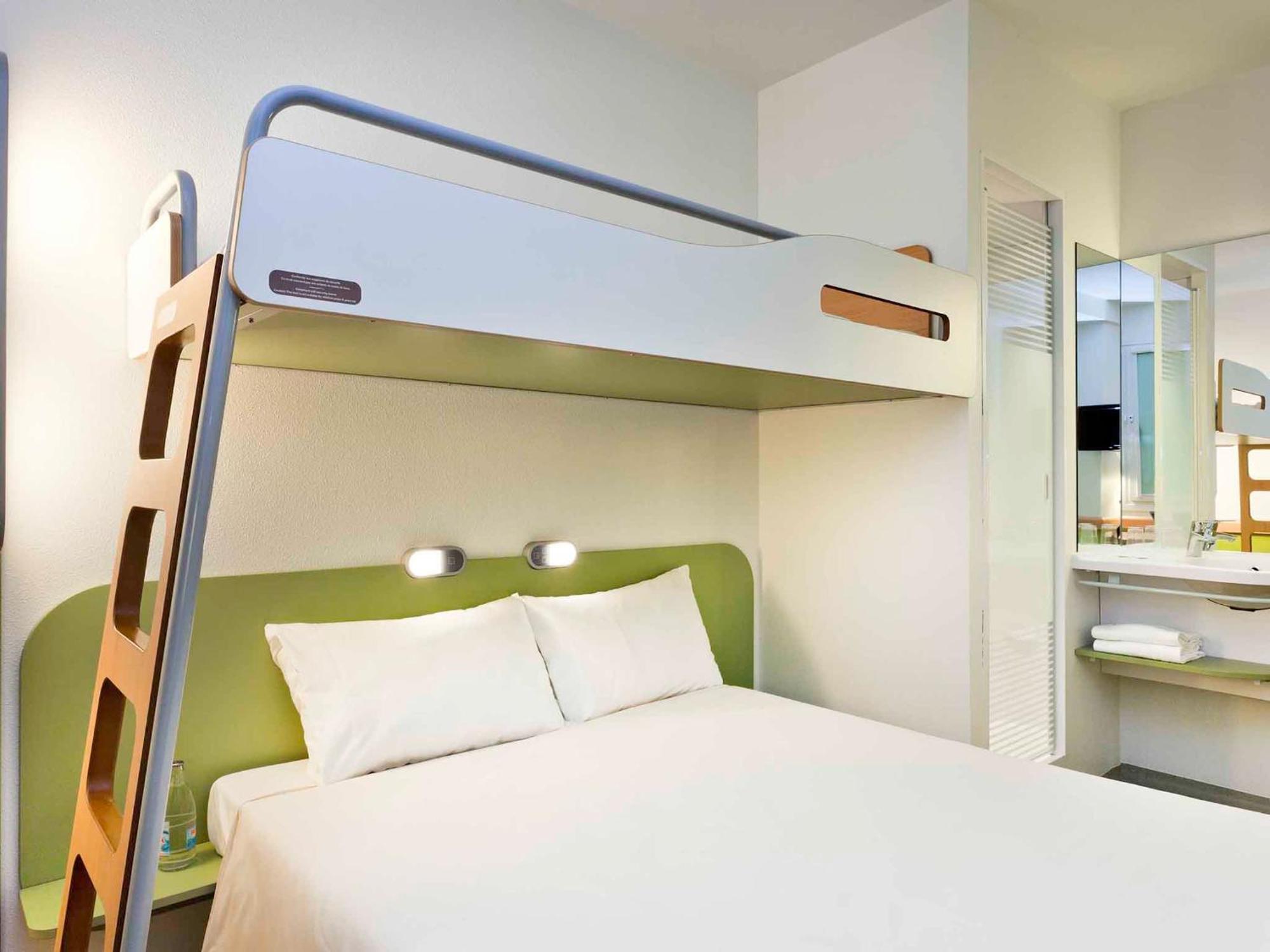 Ibis Budget Málaga Centro Bagian luar foto